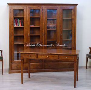 Libreria 4 ante e scrivania in stile classico realizzate in noce massiccio